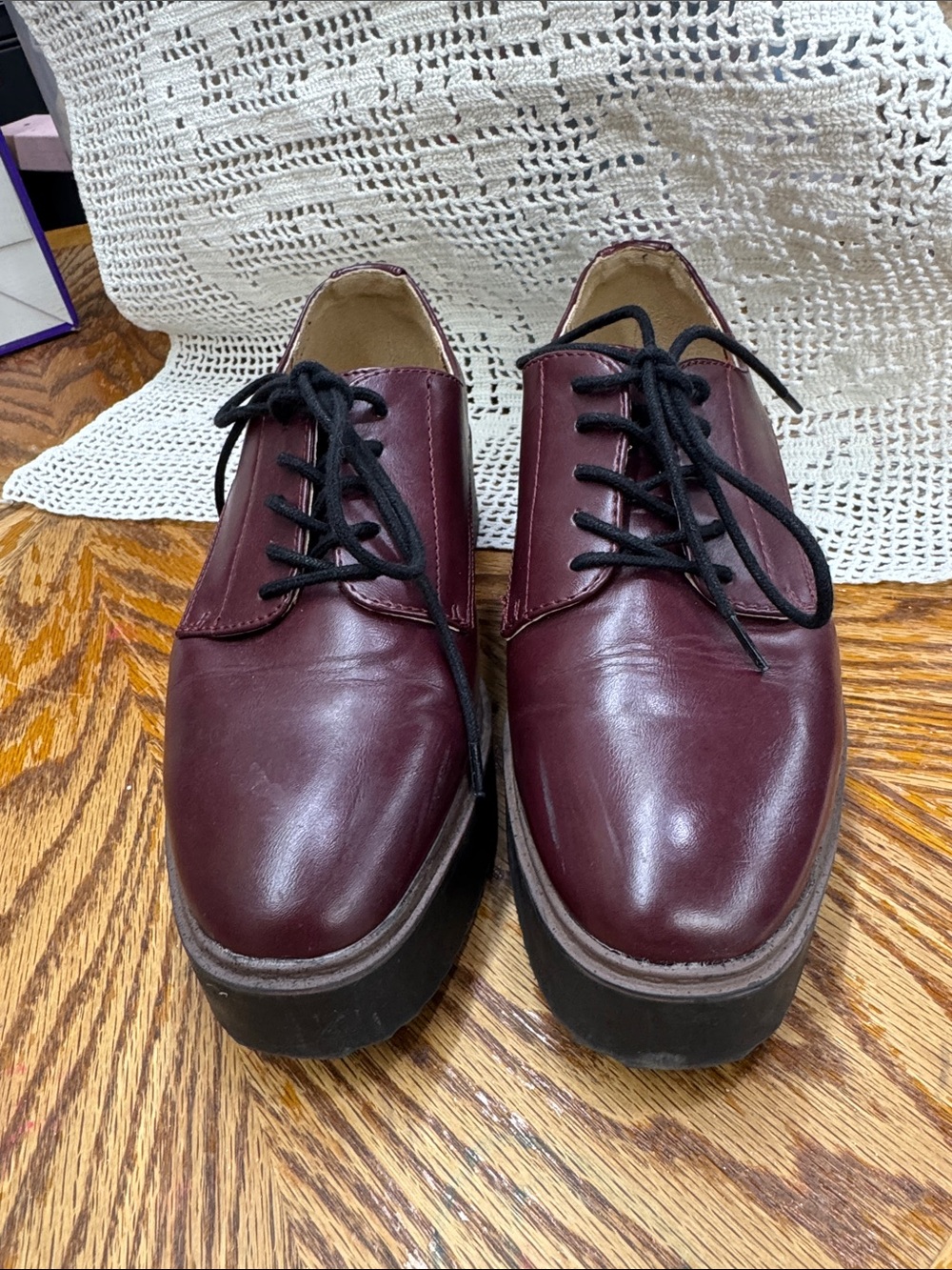 Madden Girl platform Oxford burgundy shoes size 8